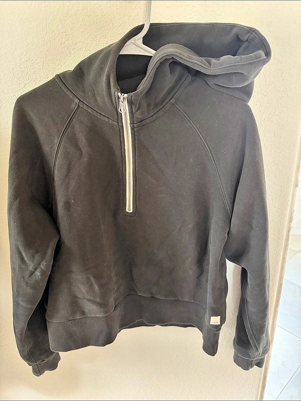 Black Vuori Restore Quarter-Zip Hoodie Size Medium